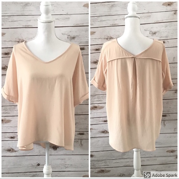 caramela Tops - 💚CARAMELA Boutique High-Low Cuffed Sleeve Tunic